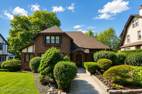 Photo of 49 Harbor View Place E, Staten Island, NY 10305 (MLS # 2603934)