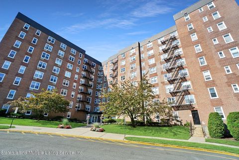 Photo of 350 Richmond Terrace Ter #4e, Staten Island, NY 10301 (MLS # 1162641)