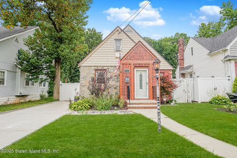 Photo of 107 Oakdale Street, Staten Island, NY 10308 (MLS # 2504649)