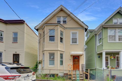 Photo of 161 Wright Street, Staten Island, NY 10304 (MLS # 2503256)