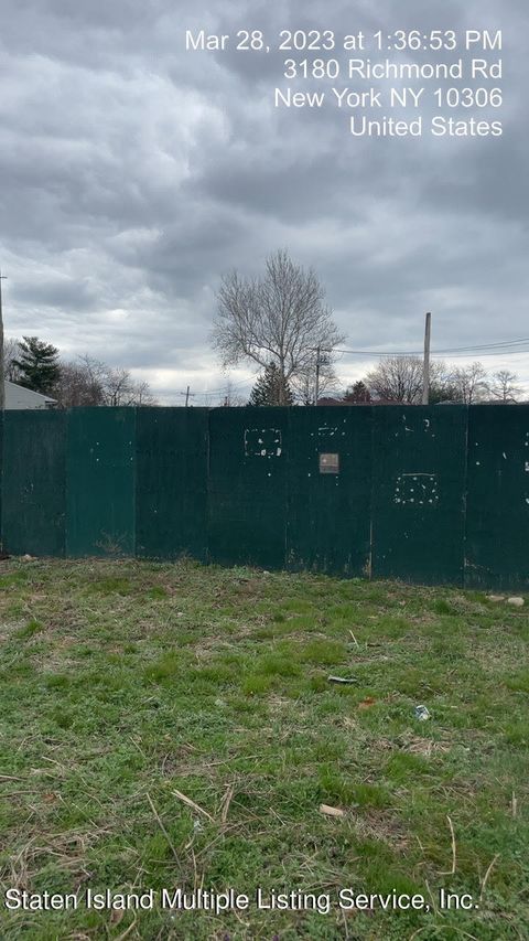Photo of 3196 Richmond Road, Staten Island, NY 10306 (MLS # 2400245)