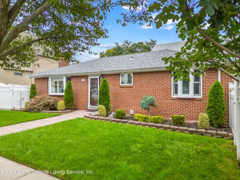 Photo of 101 Beach Avenue, Staten Island, NY 10306 (MLS # 1164624)