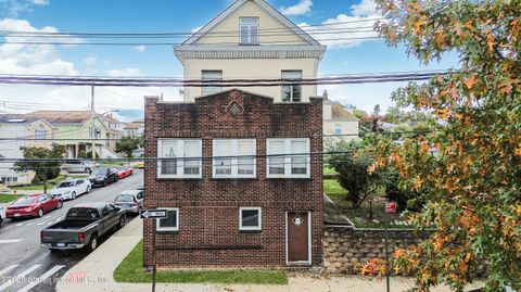 Photo of 320 Clifton Avenue, Staten Island, NY 10305 (MLS # 2506243)