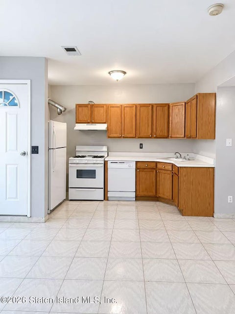 Apartment For Rent - 5 Rigimar Court #1<br/> Richmond County, Staten Island, NY 10309