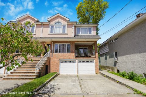 Photo of 333 Freeborn Street, Staten Island, NY 10306 (MLS # 2402450)