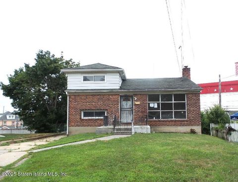 Photo of 89 Park Hill Court, Staten Island, NY 10304 (MLS # 2507078)
