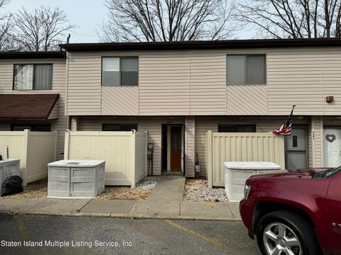 Photo of 4201 Amboy Road #8, Staten Island, NY 10308 (MLS # 2400791)