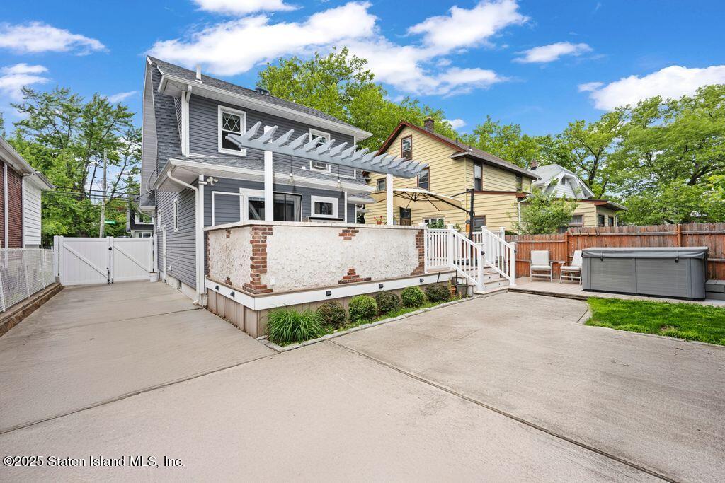 575 Bement Avenue, Staten Island, New York image 28