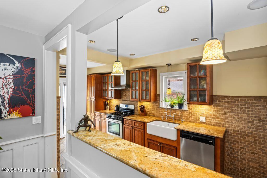 575 Bement Avenue, Staten Island, New York image 10