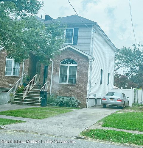 Photo of 224 Cromwell Avenue, Staten Island, NY 10305 (MLS # 1164724)