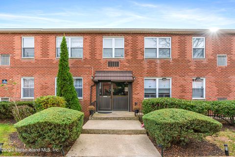 Photo of 28 Fenway Circle #1-3, Staten Island, NY 10308 (MLS # 2406396)