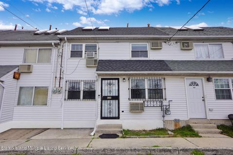Photo of 62 Clark Lane #B, Staten Island, NY 10304 (MLS # 1161086)