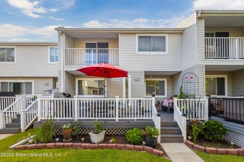 Photo of 4442 Caswell Avenue, Staten Island, NY 10314 (MLS # 2503987)