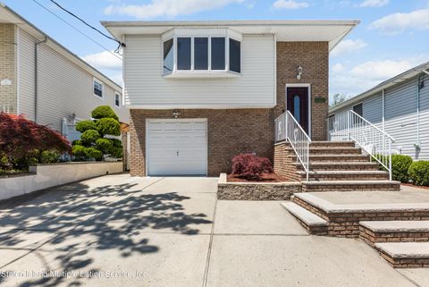 Photo of 145 Durant Avenue, Staten Island, NY 10306 (MLS # 1162157)
