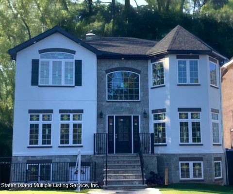 Photo of 93 Craig Avenue, Staten Island, NY 10307 (MLS # 1155181)