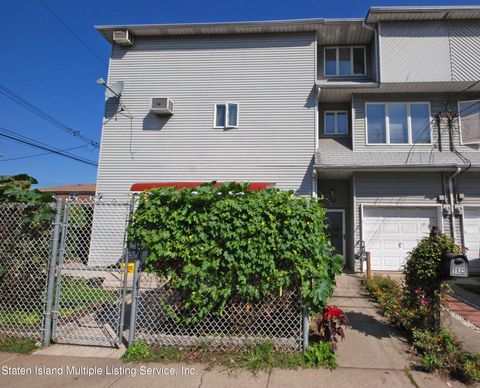 Photo of 1923 Clove Road, Staten Island, NY 10304 (MLS # 1164738)