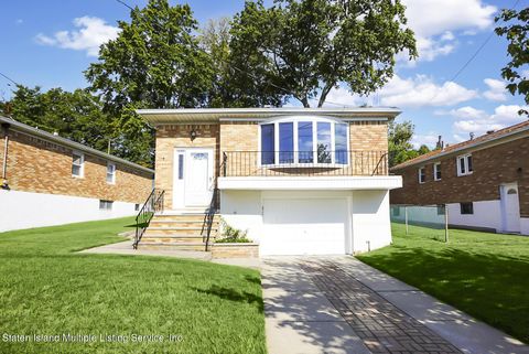 Photo of 921 Hylan Boulevard, Staten Island, NY 10305 (MLS # 1157403)