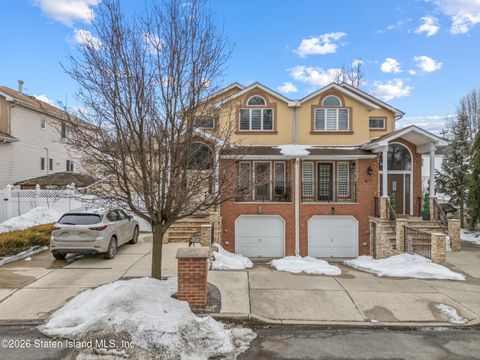 Photo of 1622 Woodrow Road, Staten Island, NY 10309 (MLS # 2601015)