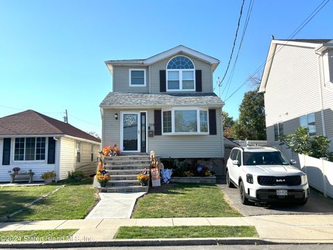 Photo of 119 Russell Street, Staten Island, NY 10308 (MLS # 2406030)
