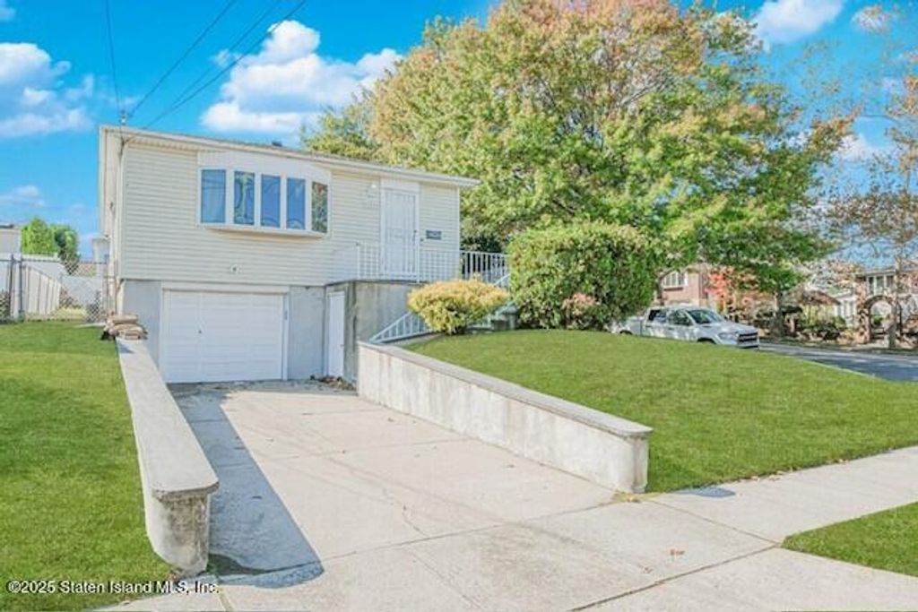 Photo of 122 Retford Avenue, Staten Island, NY 10312 (MLS # 2506364)