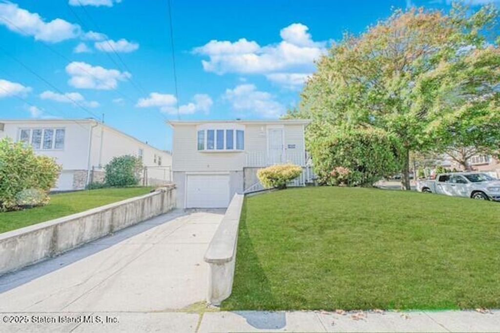 Photo of 122 Retford Avenue, Staten Island, NY 10312 (MLS # 2506364)