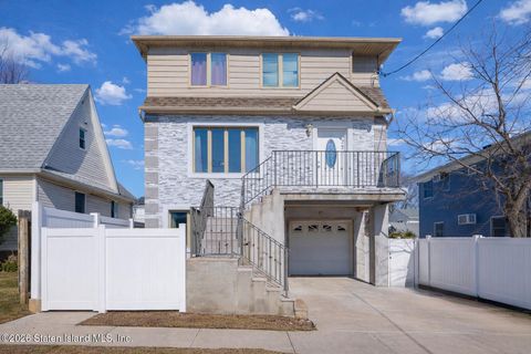 Photo of 77 Delaware Avenue, Staten Island, NY 10304 (MLS # 2601106)