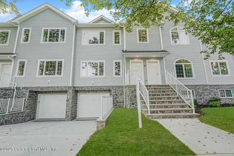 Photo of 6 Ludwig Street, Staten Island, NY 10310 (MLS # 2505942)