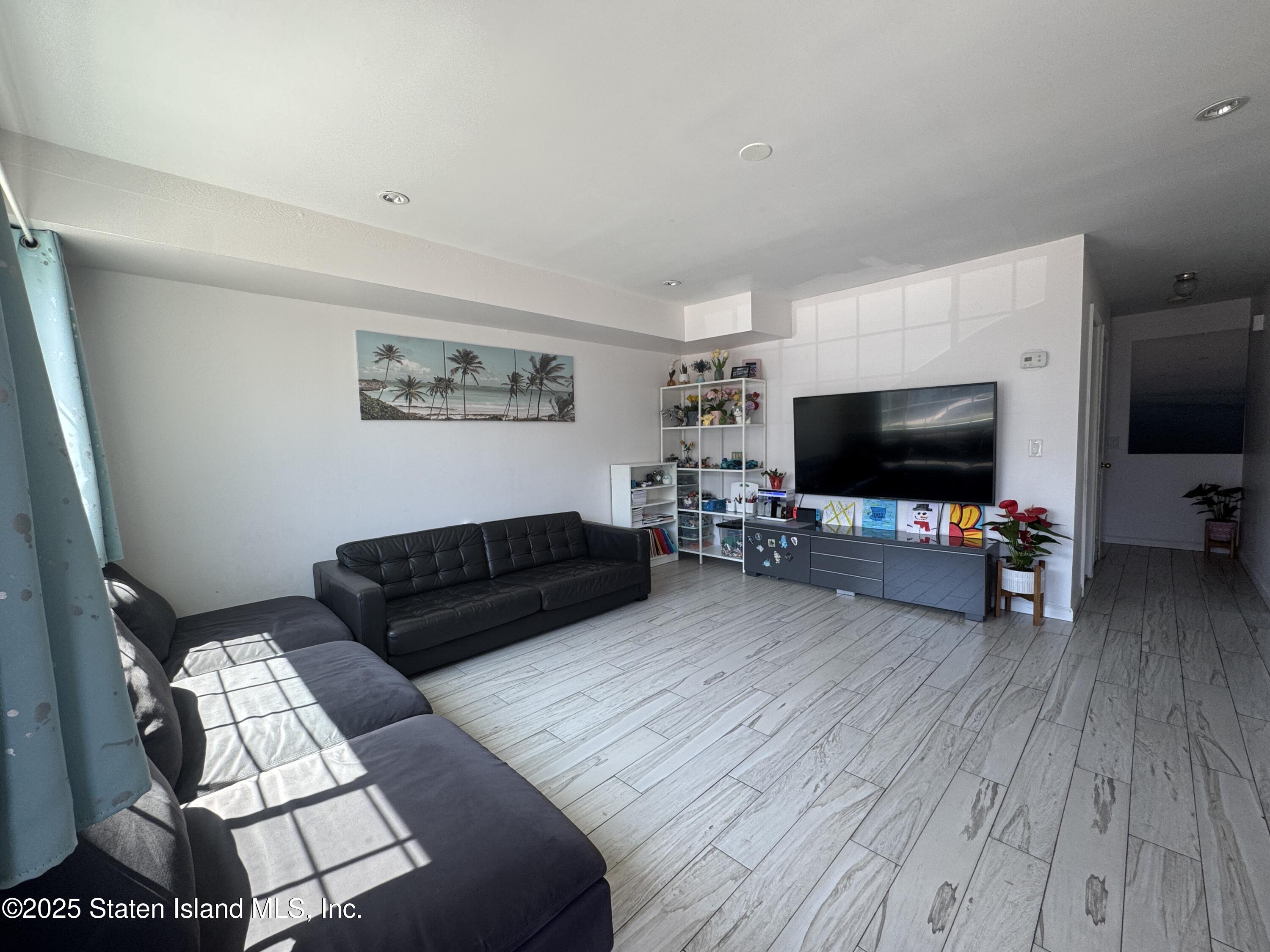 61 Country Drive, Staten Island, New York image 4