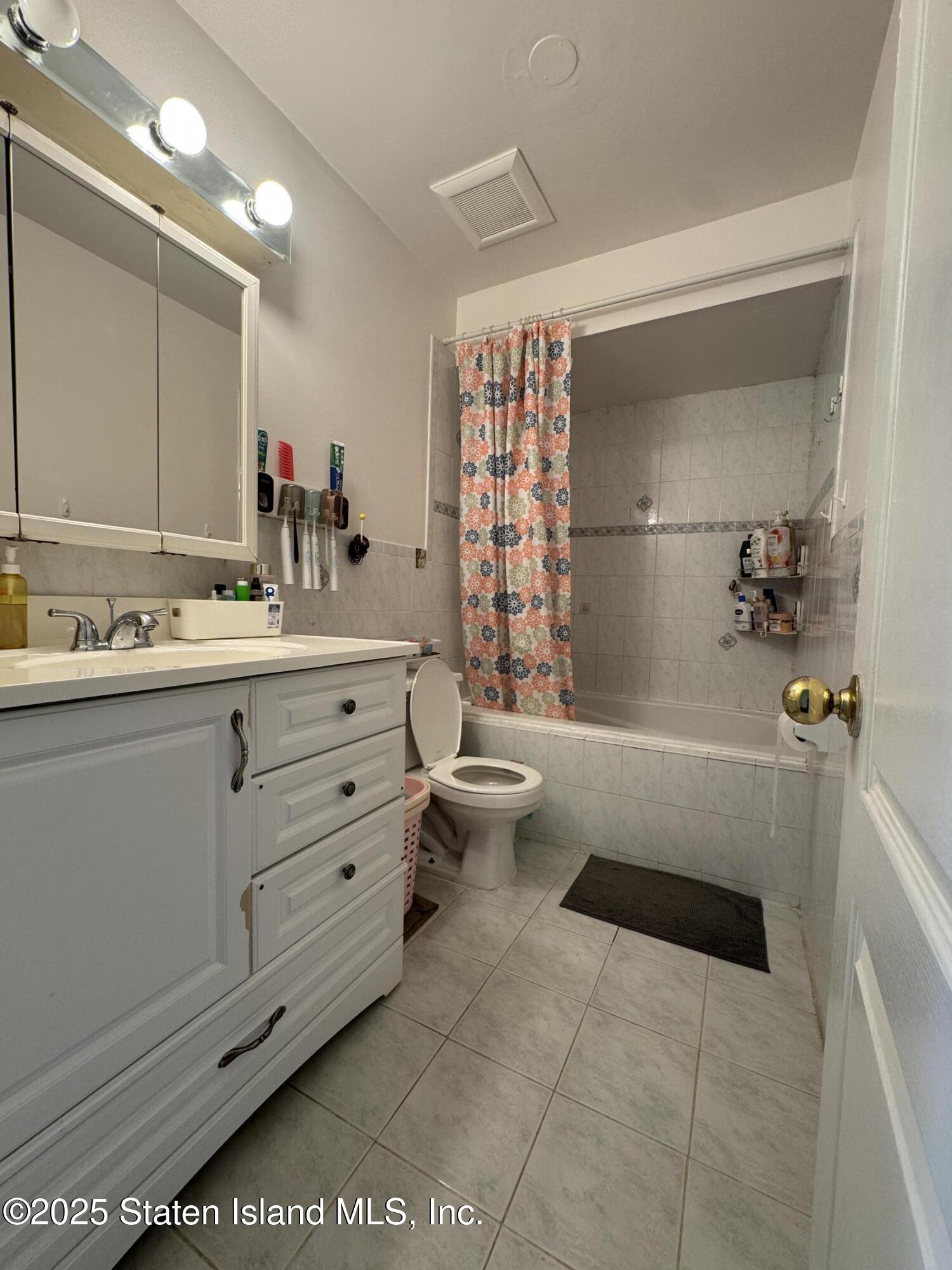 61 Country Drive, Staten Island, New York image 13