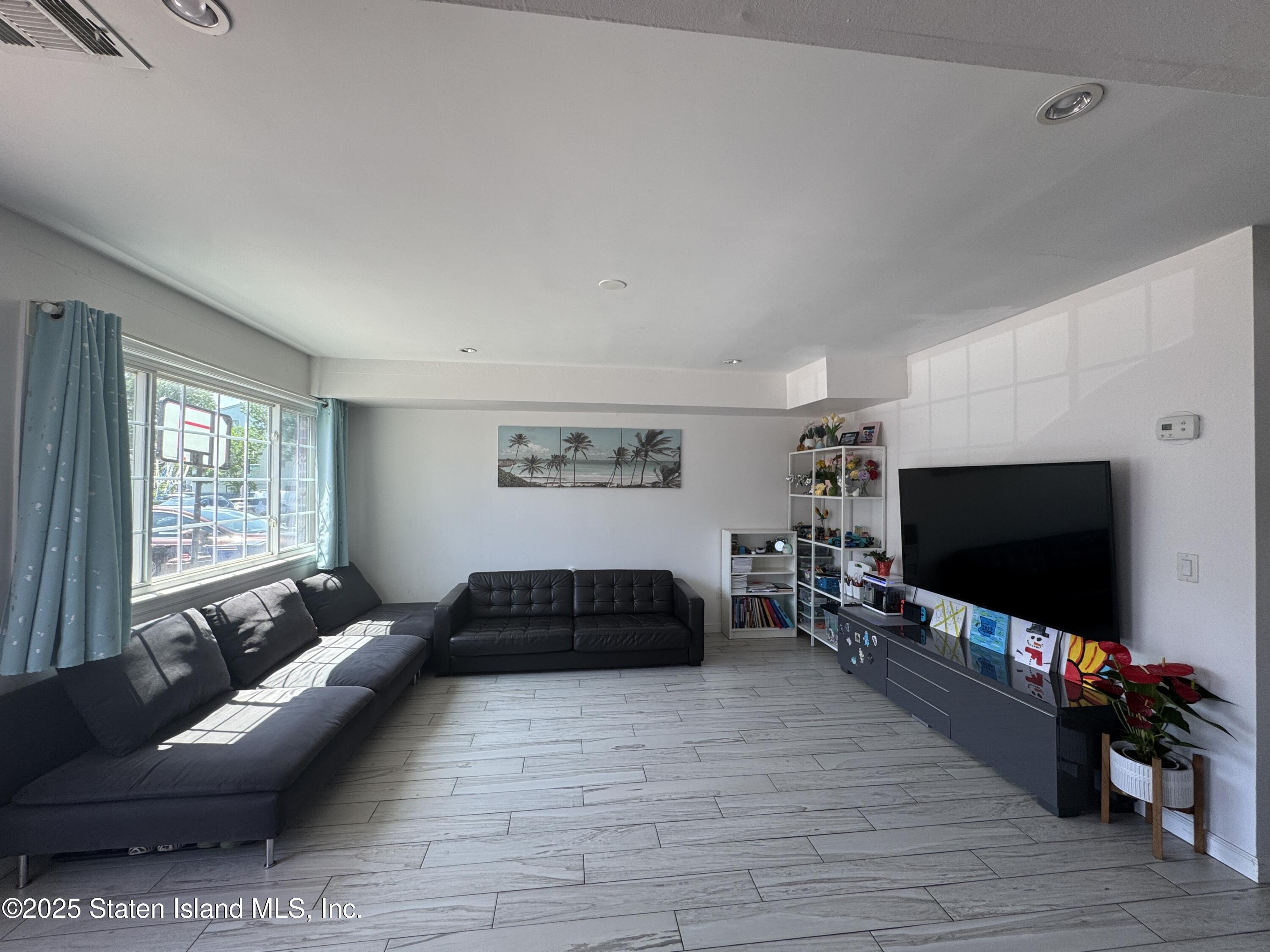 61 Country Drive, Staten Island, New York image 3