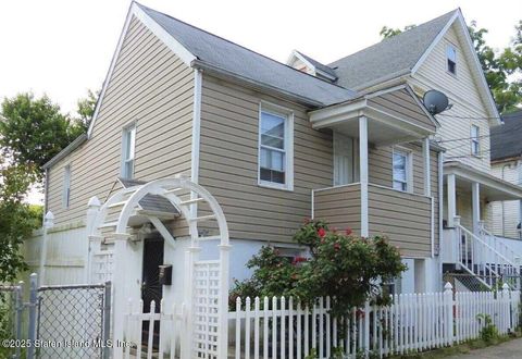 Photo of 267 Gordon Street, Staten Island, NY 10304 (MLS # 2506059)