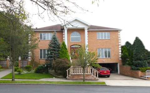 Photo of 70 Marshall Avenue, Staten Island, NY 10314 (MLS # 2601940)