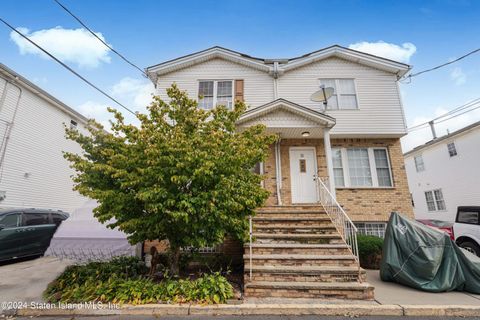Photo of 23 Gloria Court, Staten Island, NY 10302 (MLS # 2404995)