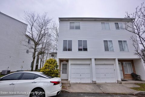 Photo of 334 Aspen Knolls Way, Staten Island, NY 10312 (MLS # 1159628)