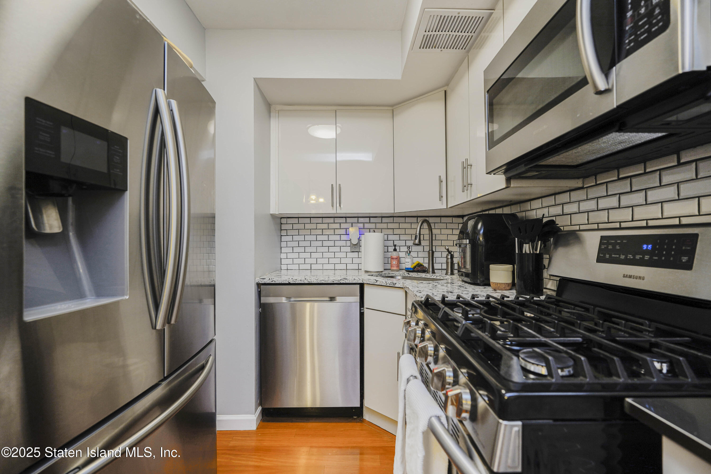 72 Lamped Loop, Staten Island, New York image 11