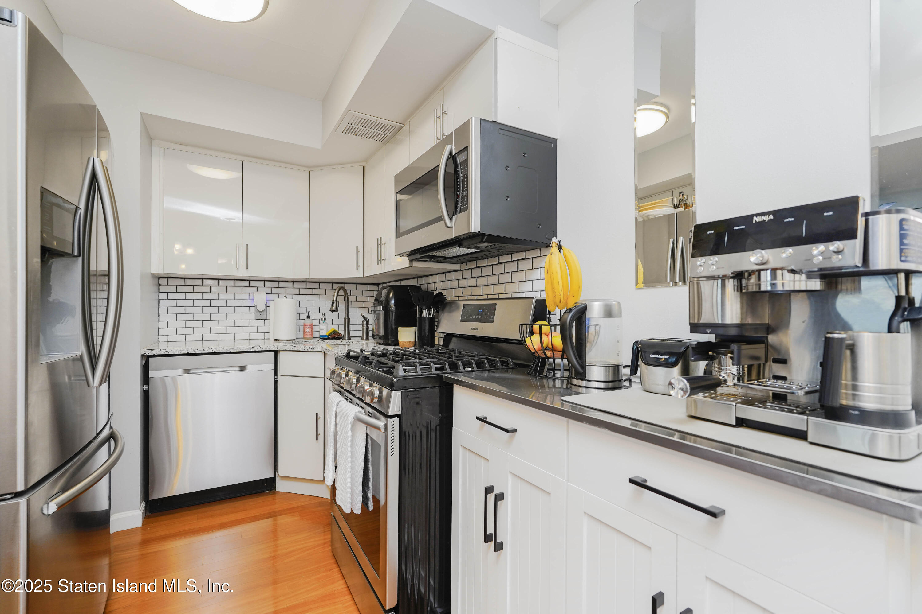 72 Lamped Loop, Staten Island, New York image 10