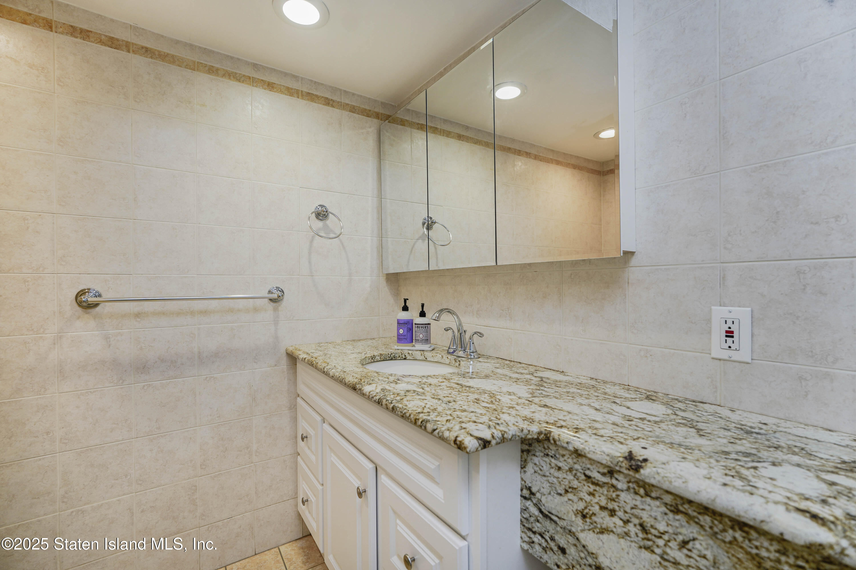 72 Lamped Loop, Staten Island, New York image 18