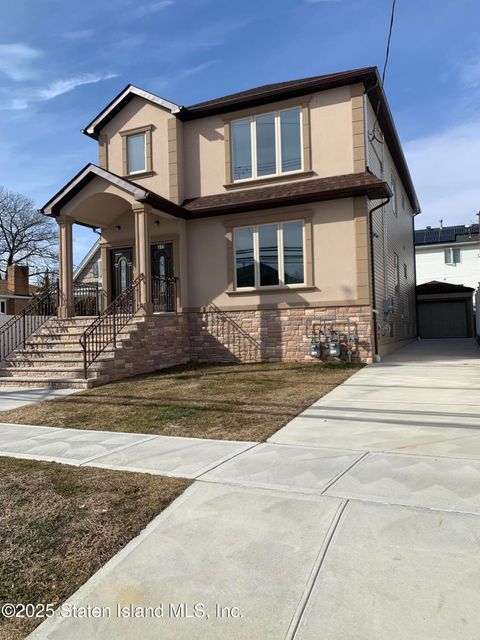 Photo of 379 Mcclean Avenue, Staten Island, NY 10305 (MLS # 2500880)