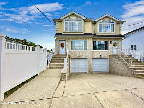 Photo of 50 Sleepy Hollow Road, Staten Island, NY 10314 (MLS # 2405786)