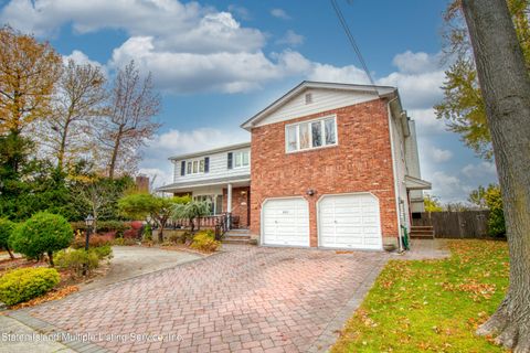 Photo of 855 Ionia Avenue, Staten Island, NY 10309 (MLS # 1165375)