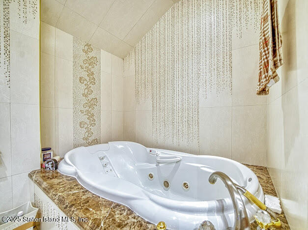10 Arbutus Way, Staten Island, New York image 37
