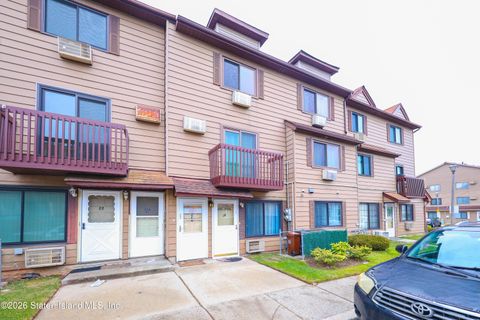 Photo of 26 Gardenia Lane #A, Staten Island, NY 10314 (MLS # 2600198)