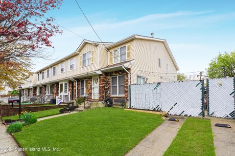 Photo of 239 Finley Avenue, Staten Island, NY 10306 (MLS # 2405231)