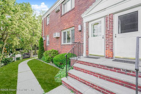 Photo of 562 Howard Avenue #A, Staten Island, NY 10301 (MLS # 2504324)