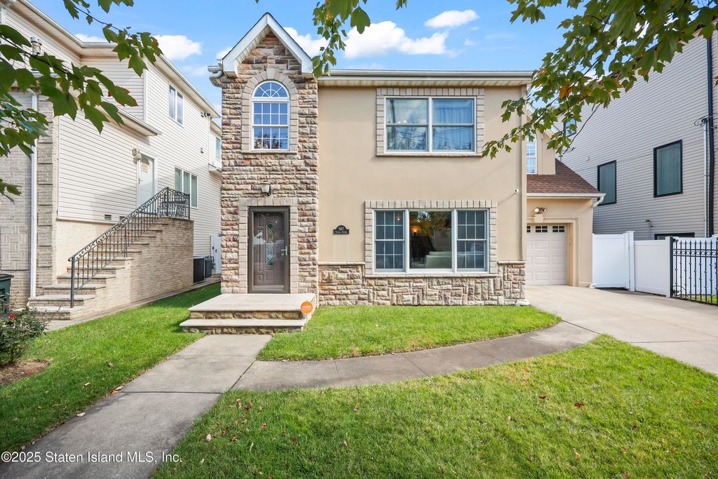 Photo of 667 Yetman Avenue, Staten Island, NY 10307 (MLS # 2506366)