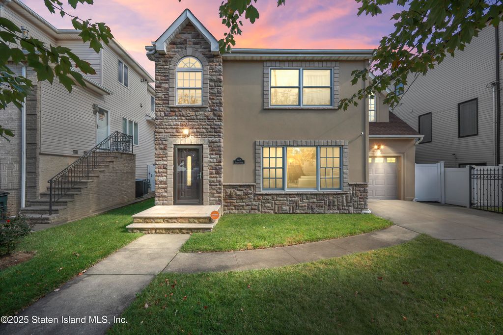 Photo of 667 Yetman Avenue, Staten Island, NY 10307 (MLS # 2506366)