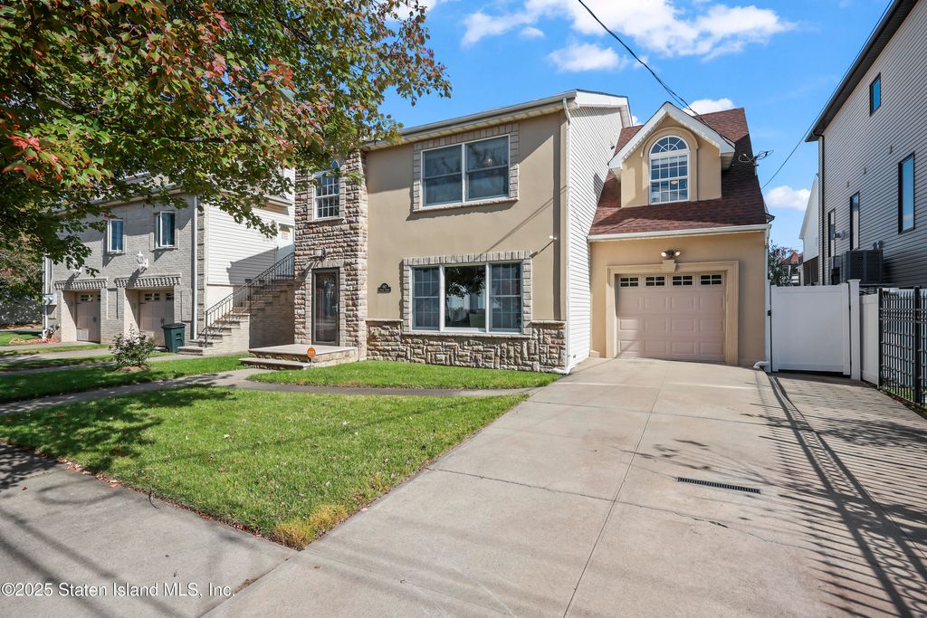 Photo of 667 Yetman Avenue, Staten Island, NY 10307 (MLS # 2506366)