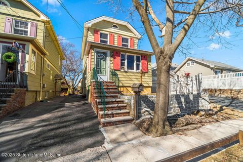 Photo of 11 St Anthony Place, Staten Island, NY 10302 (MLS # 2501128)