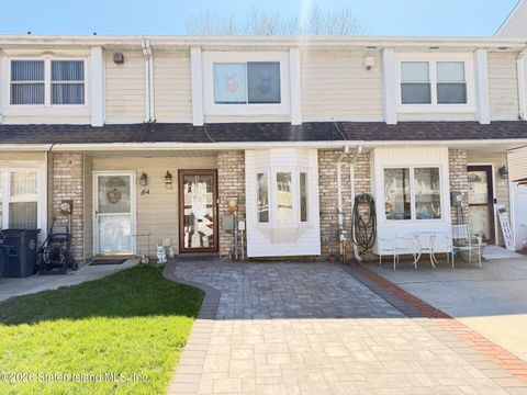 Photo of 56 Caswell Lane, Staten Island, NY 10314 (MLS # 2601850)