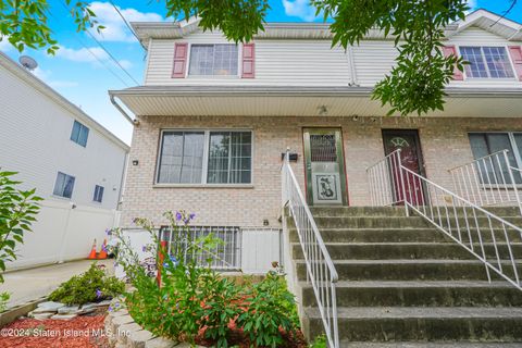 Photo of 30 Imperial Court, Staten Island, NY 10304 (MLS # 2403960)